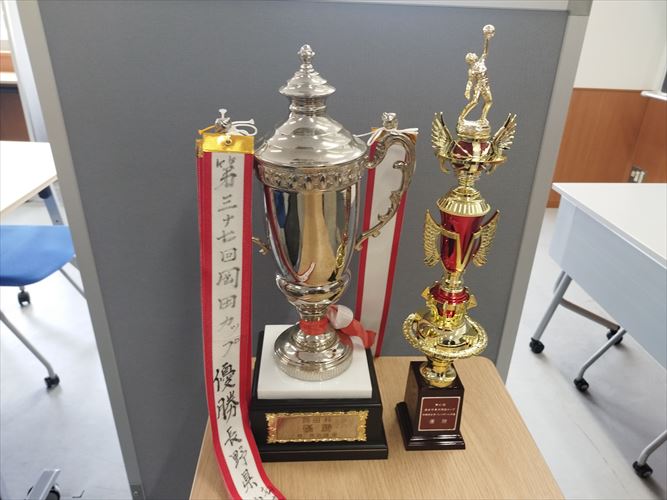 女子バレー部 須坂市長杯岡田カップ優勝 - 松本国際中学校